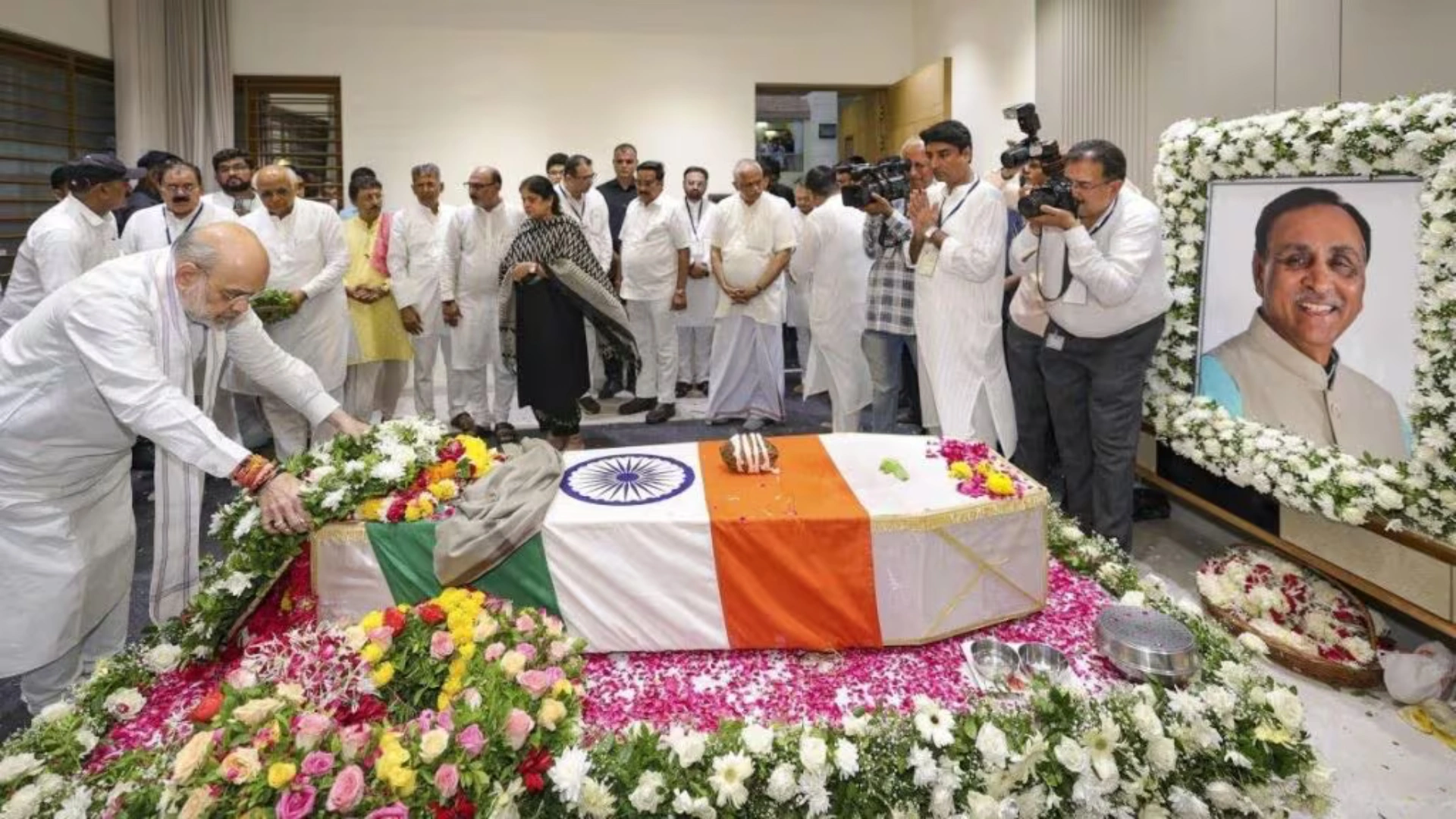 Political Storm in Gujarat: BJP Refuses to Cover Former CM Vijay Rupani’s Funeral Costs